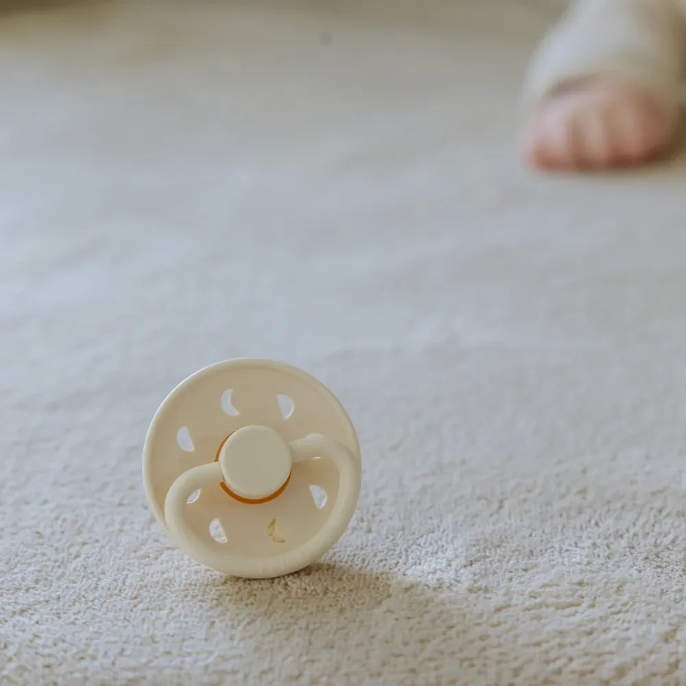 FRIGG Round Pacifier - Moon Phase