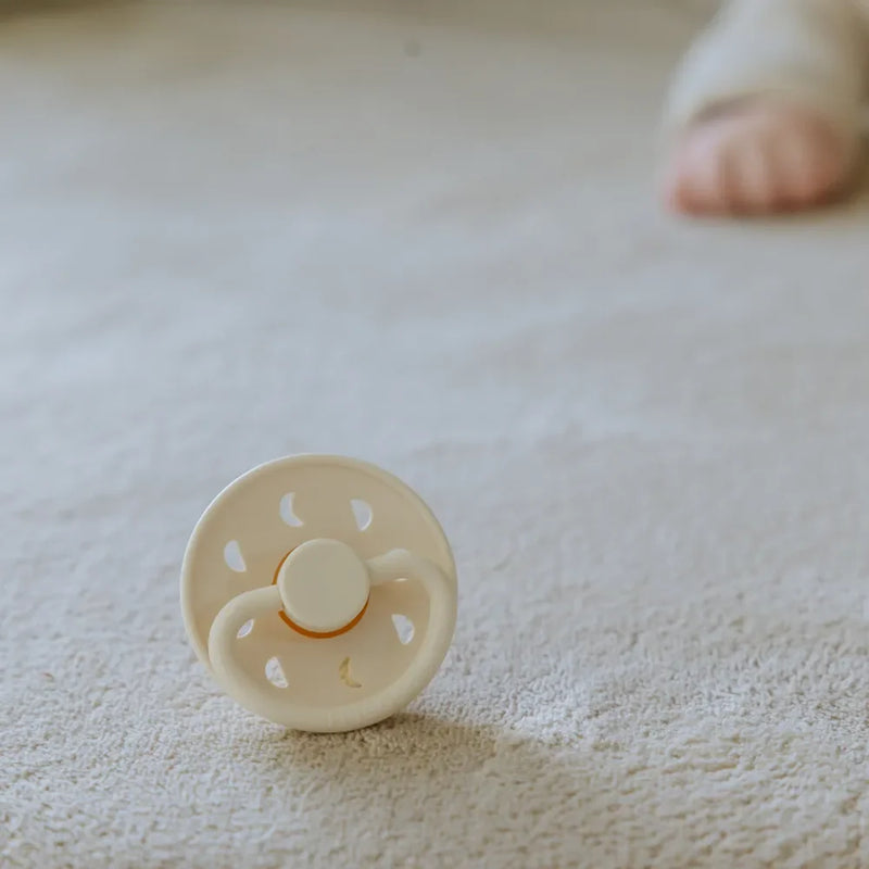 FRIGG Round Pacifier - Moon Phase