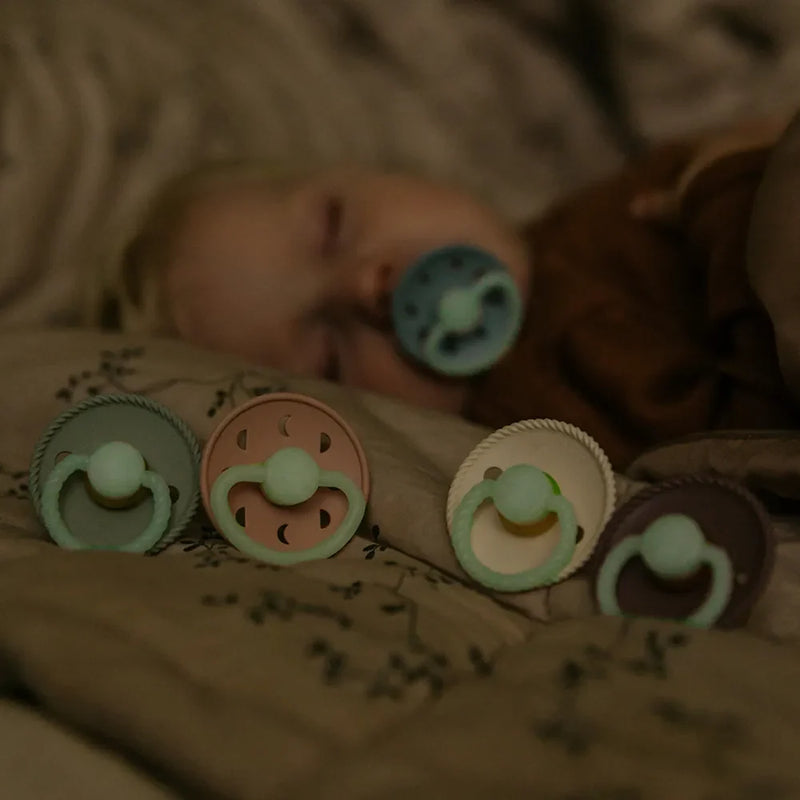 FRIGG Round Pacifier - Moon Phase Night
